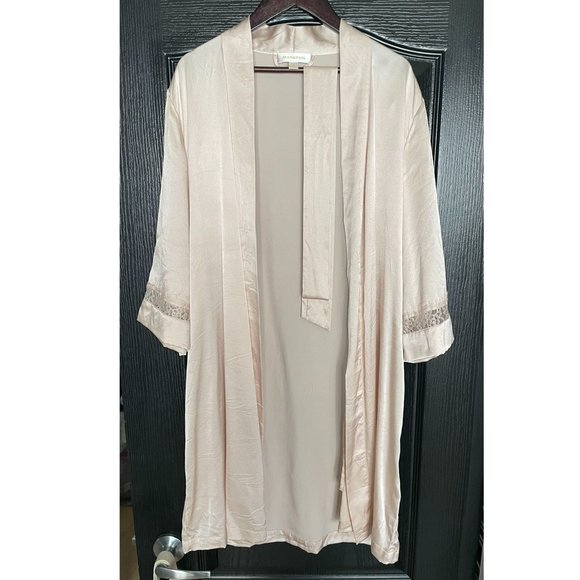 Mansphil Pink Silk Robe - Picture 3 of 11